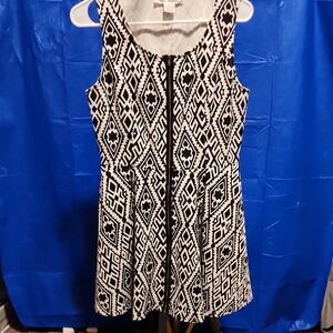 SANS Soucy Black and White Geometric Pattern Timeless Dress